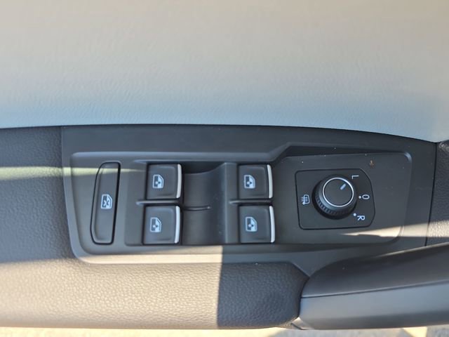 Used 2018 Volkswagen Tiguan SE AWD/4WD image 28