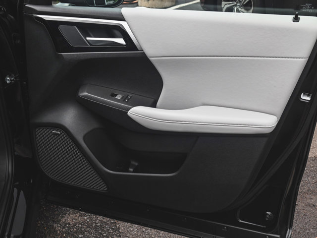 New 2025 Mitsubishi Outlander SE image 11