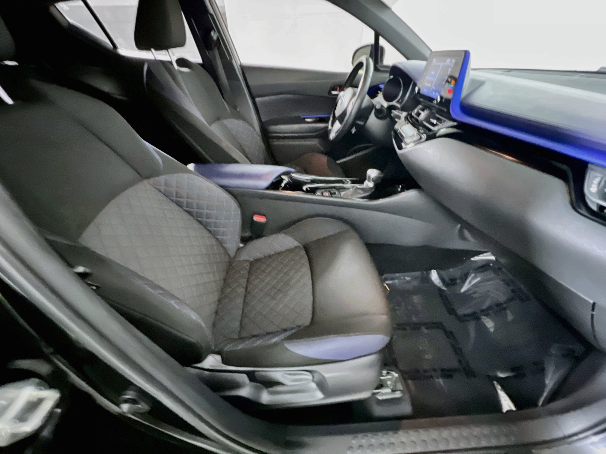 Used 2020 Toyota C-HR XLE FWD image 31