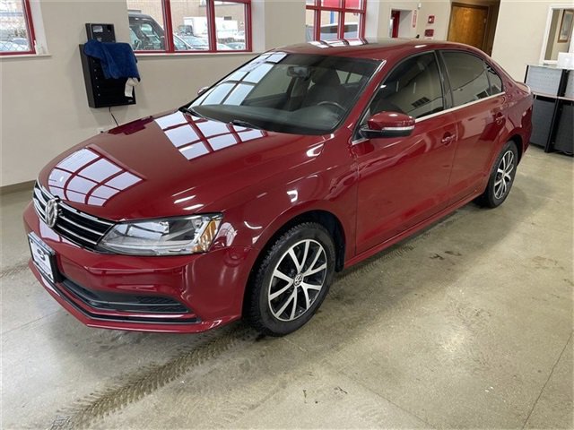 Used 2017 Volkswagen Jetta SE image 3
