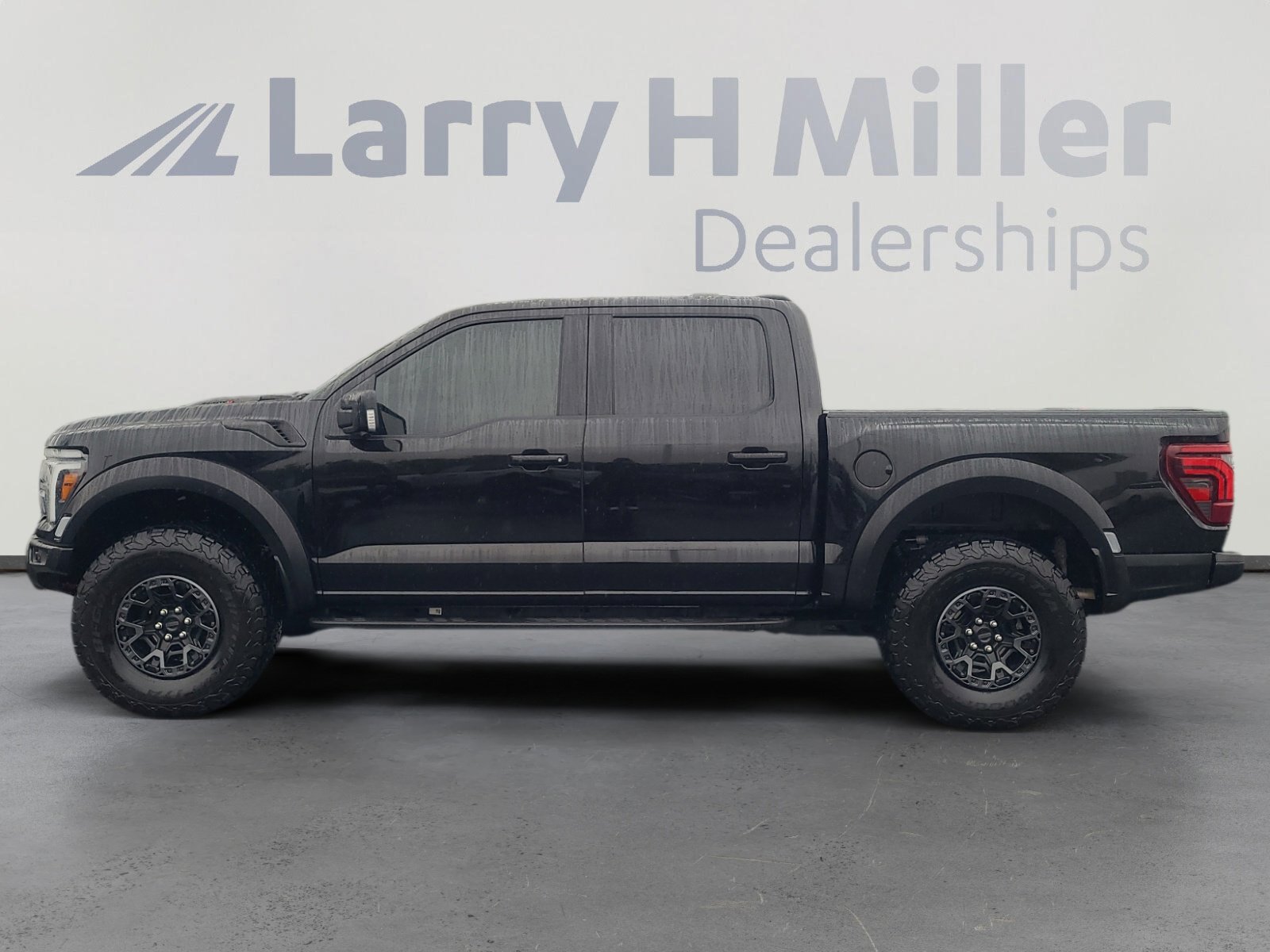 Used 2025 Ford F150 Raptor w/ Equipment Group 803A Raptor R AWD/4WD image 2