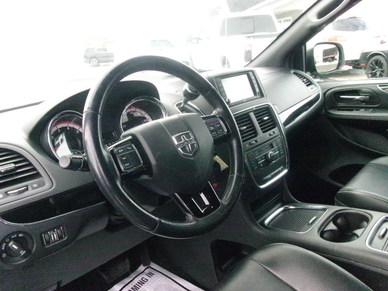 Used 2018 Dodge Grand Caravan SXT w/ Driver Convenience Group image 12