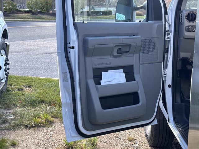 New 2026 Ford E-350 and Econoline 350 Super Duty w/ Power Equipment Group image 9