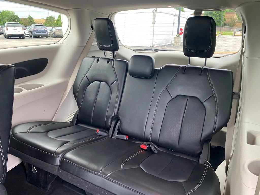 Used 2023 Chrysler Pacifica Touring-L FWD image 24
