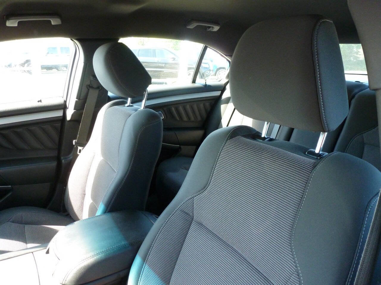 Used 2017 Ford Taurus SEL FWD image 15