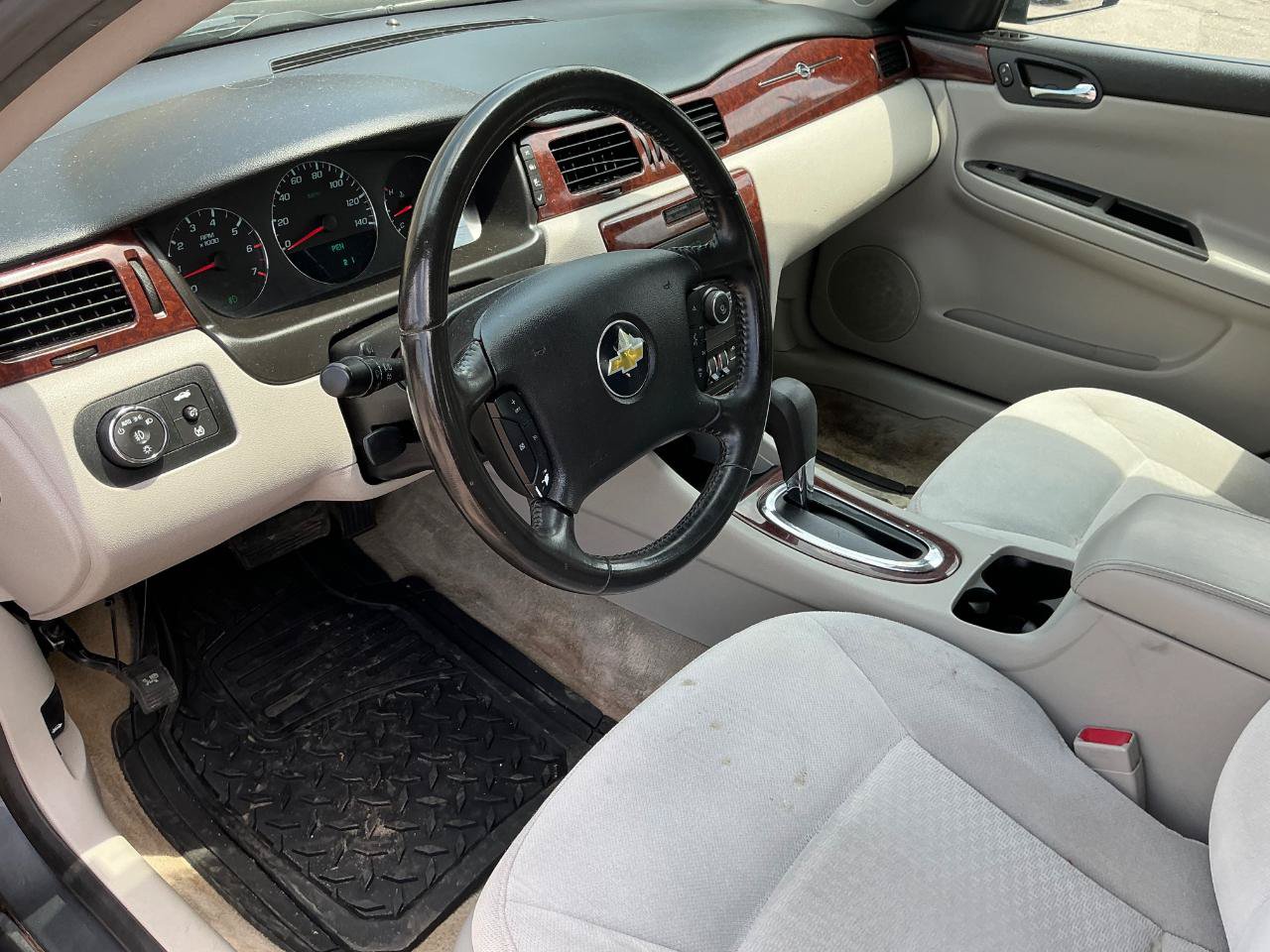 Used 2011 Chevrolet Impala LT FWD image 14