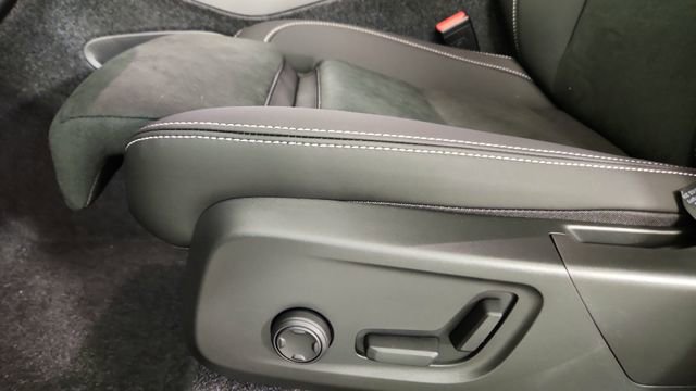 New 2026 Volvo XC40 B5 Ultra w/ Climate Package AWD/4WD image 14