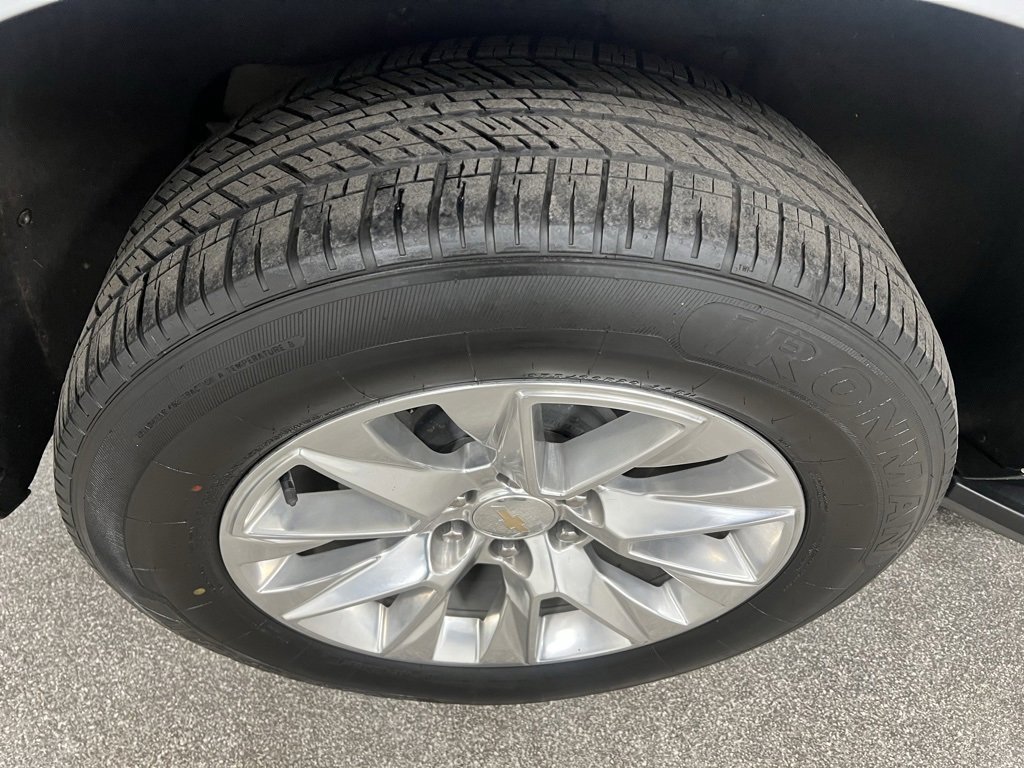 Used 2023 Chevrolet Suburban Premier image 17