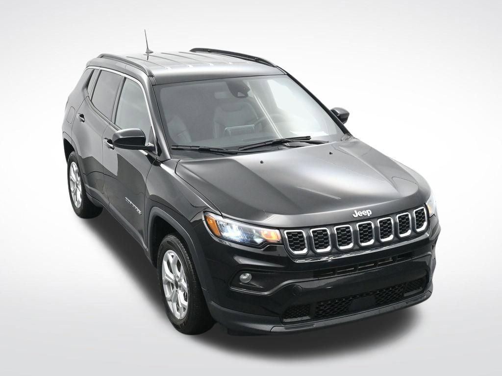 Used 2025 Jeep Compass Latitude image 23