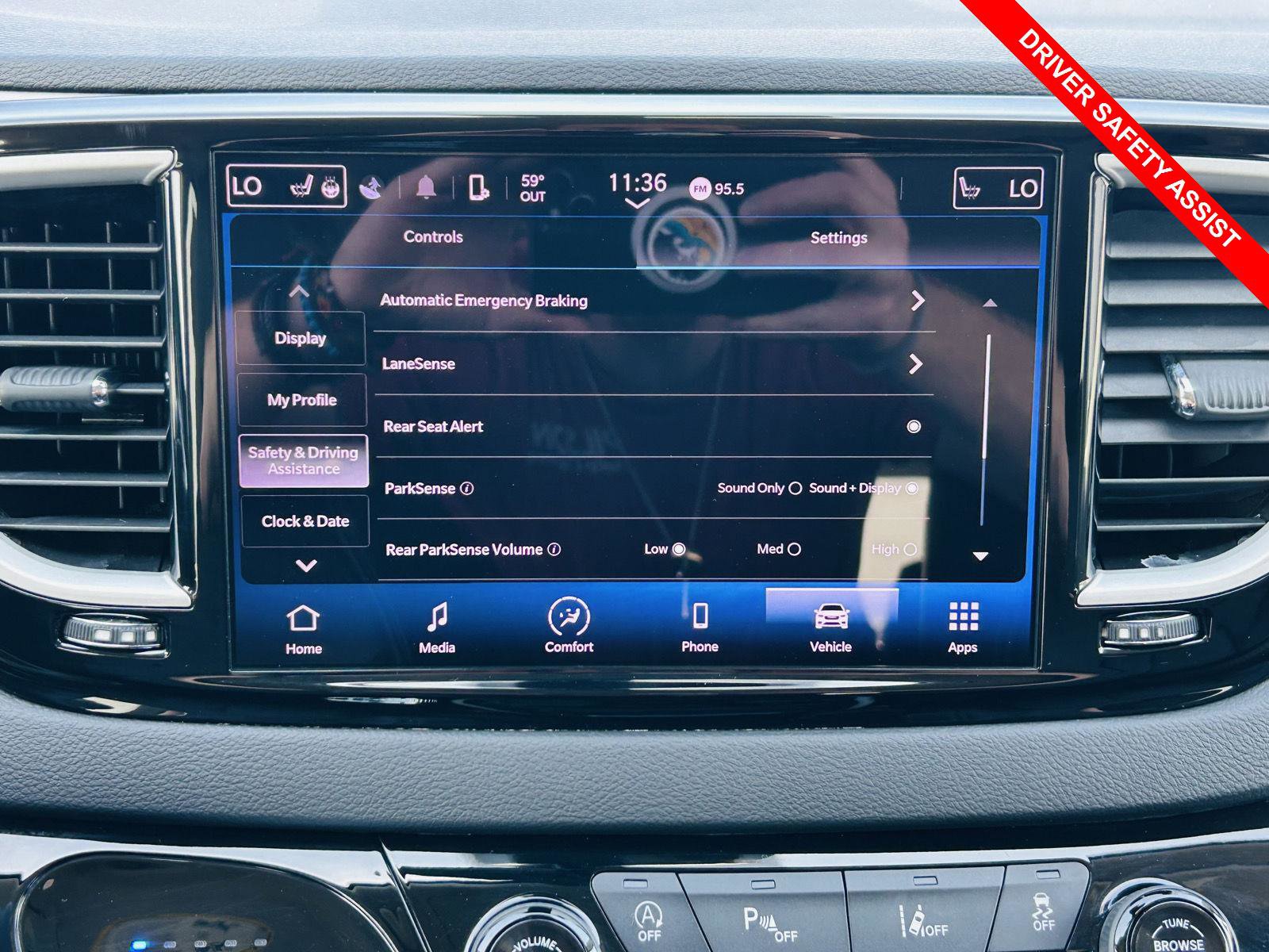 Used 2023 Chrysler Pacifica Touring-L image 7