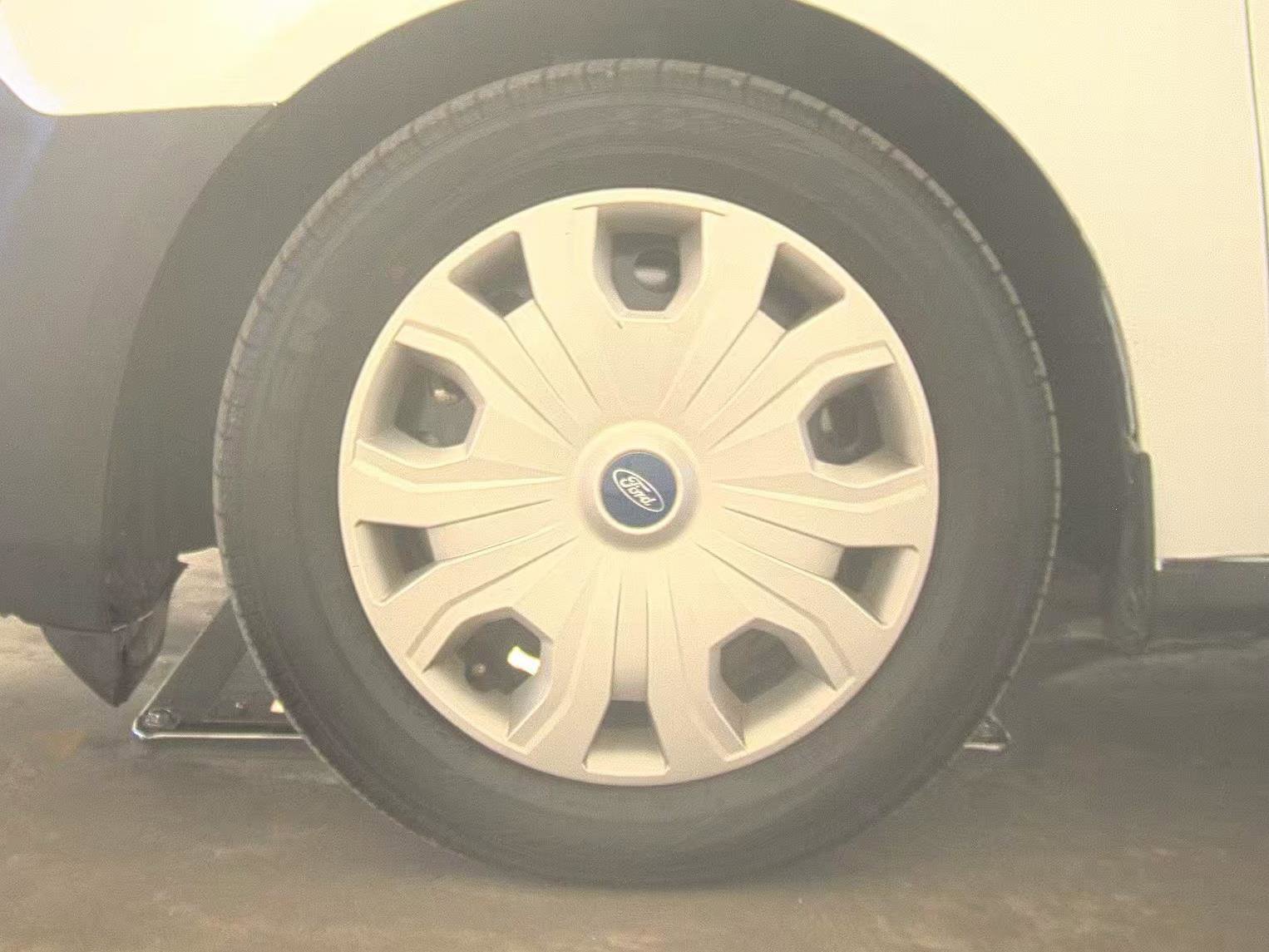 Used 2020 Ford Transit Connect XL image 2