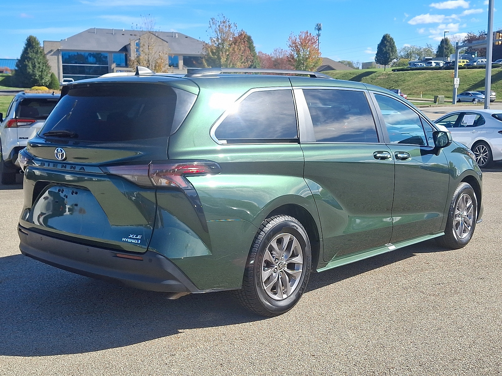 Used 2023 Toyota Sienna XLE image 6