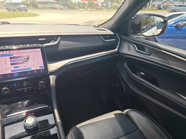 Used 2022 Jeep Grand Cherokee Overland w/ Luxury Tech Group IV RWD image 4