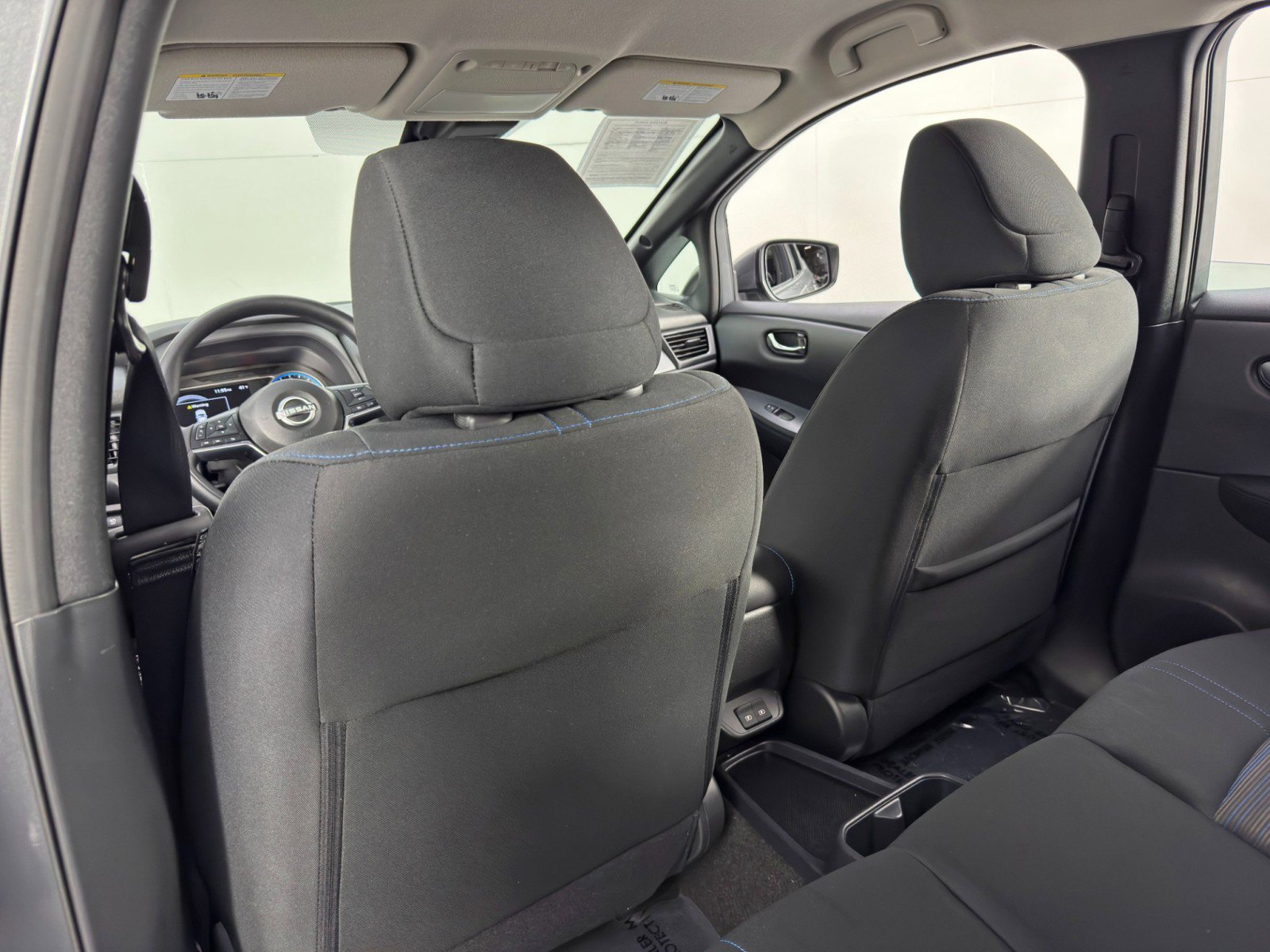 Used 2025 Nissan Leaf S image 27