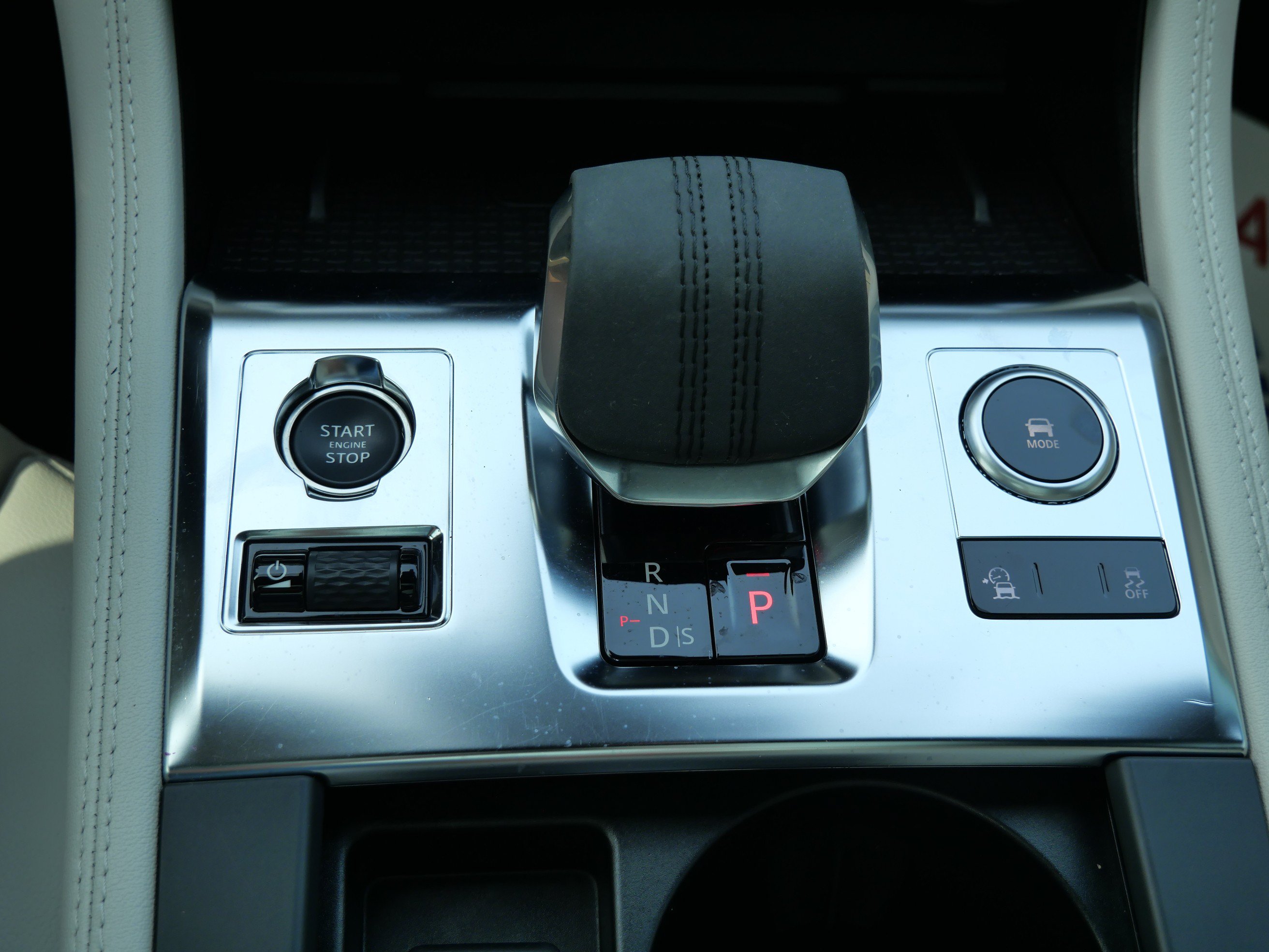 Certified 2025 Jaguar F-PACE R-Dynamic S AWD/4WD image 21
