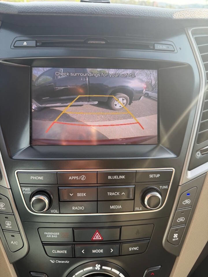 Used 2017 Hyundai Santa Fe SE w/ Cargo Package image 20