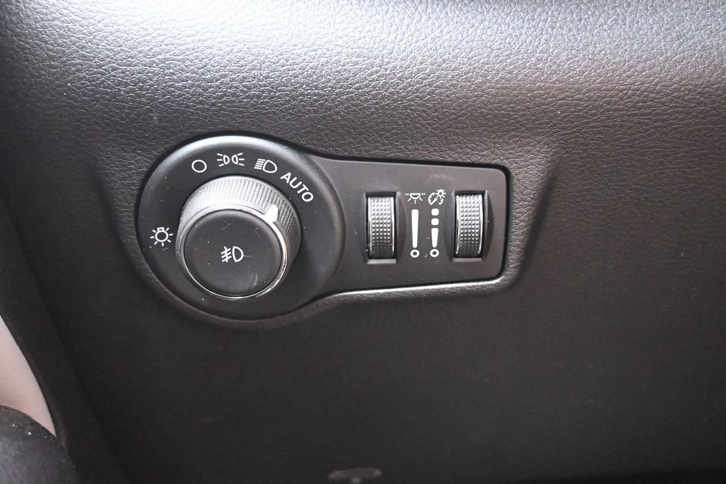 Used 2025 Jeep Compass Limited AWD/4WD image 17
