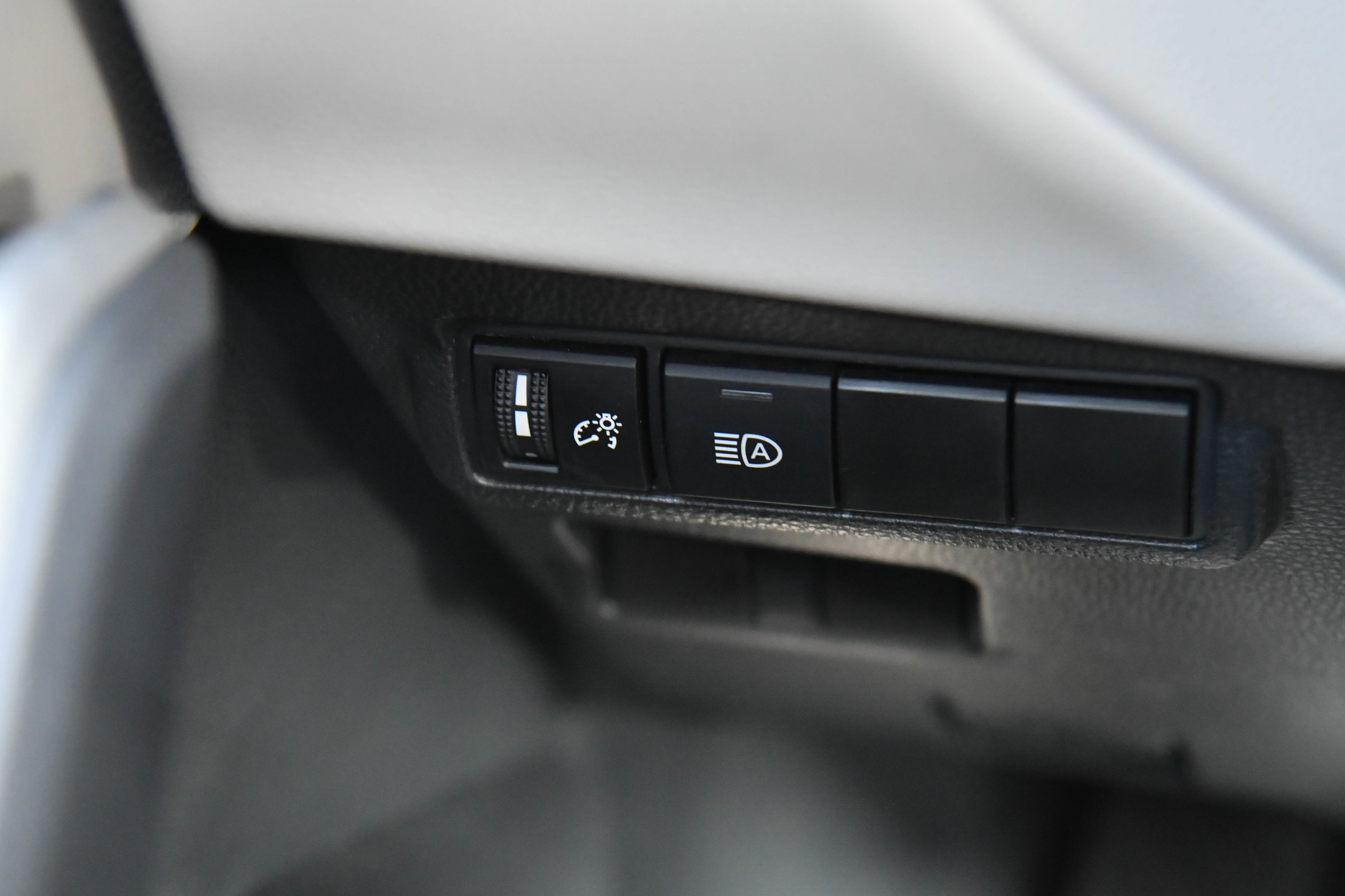 Used 2024 Toyota Corolla Cross L image 31