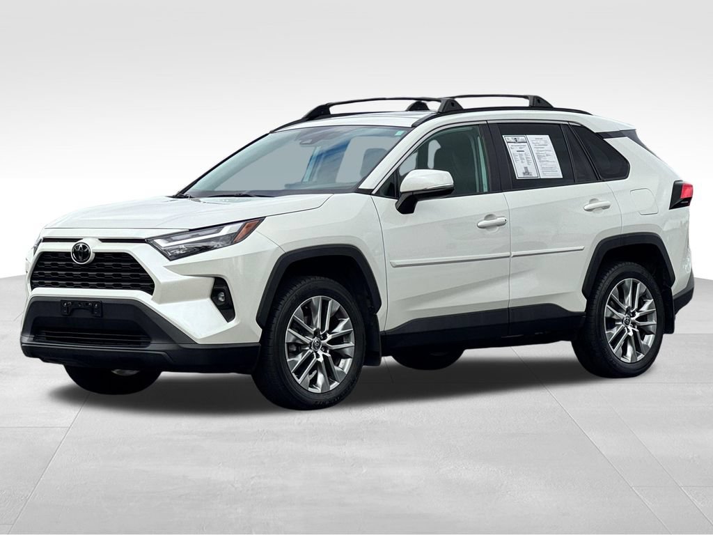 Used 2022 Toyota RAV4 XLE Premium AWD/4WD image 3
