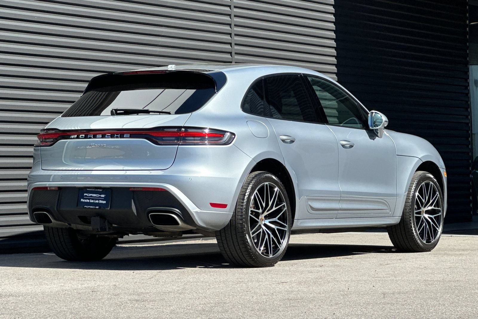 Used 2025 Porsche Macan AWD/4WD image 8