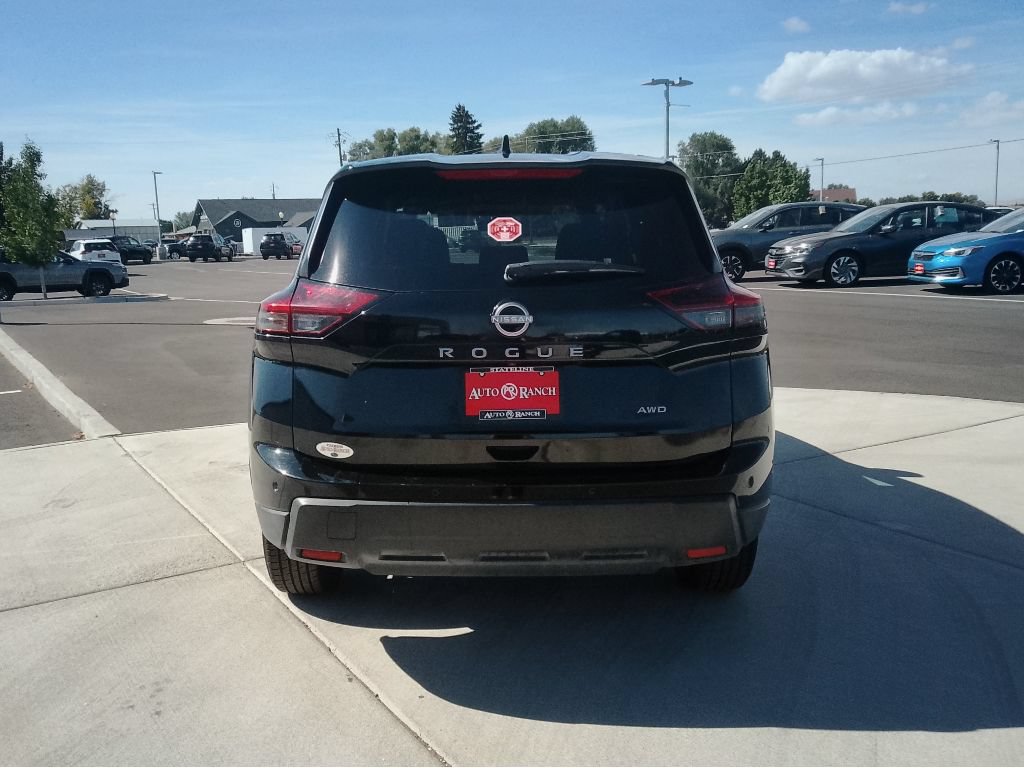 Used 2024 Nissan Rogue S AWD/4WD image 4