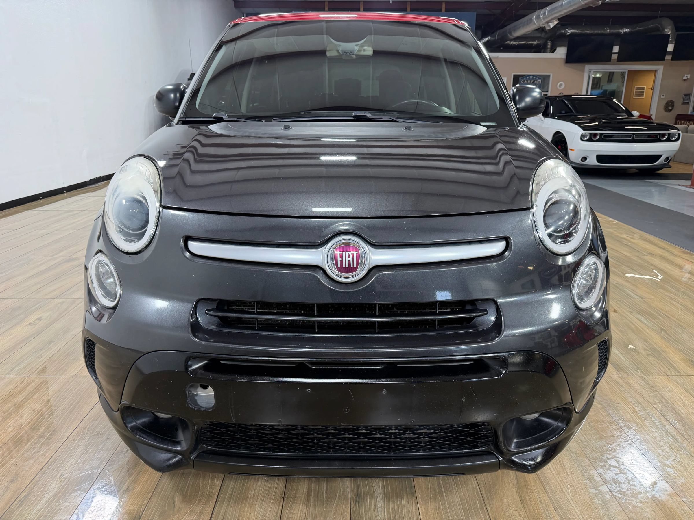 Used 2017 FIAT 500L Trekking w/ Dual-Pane Sunroof Package FWD image 2