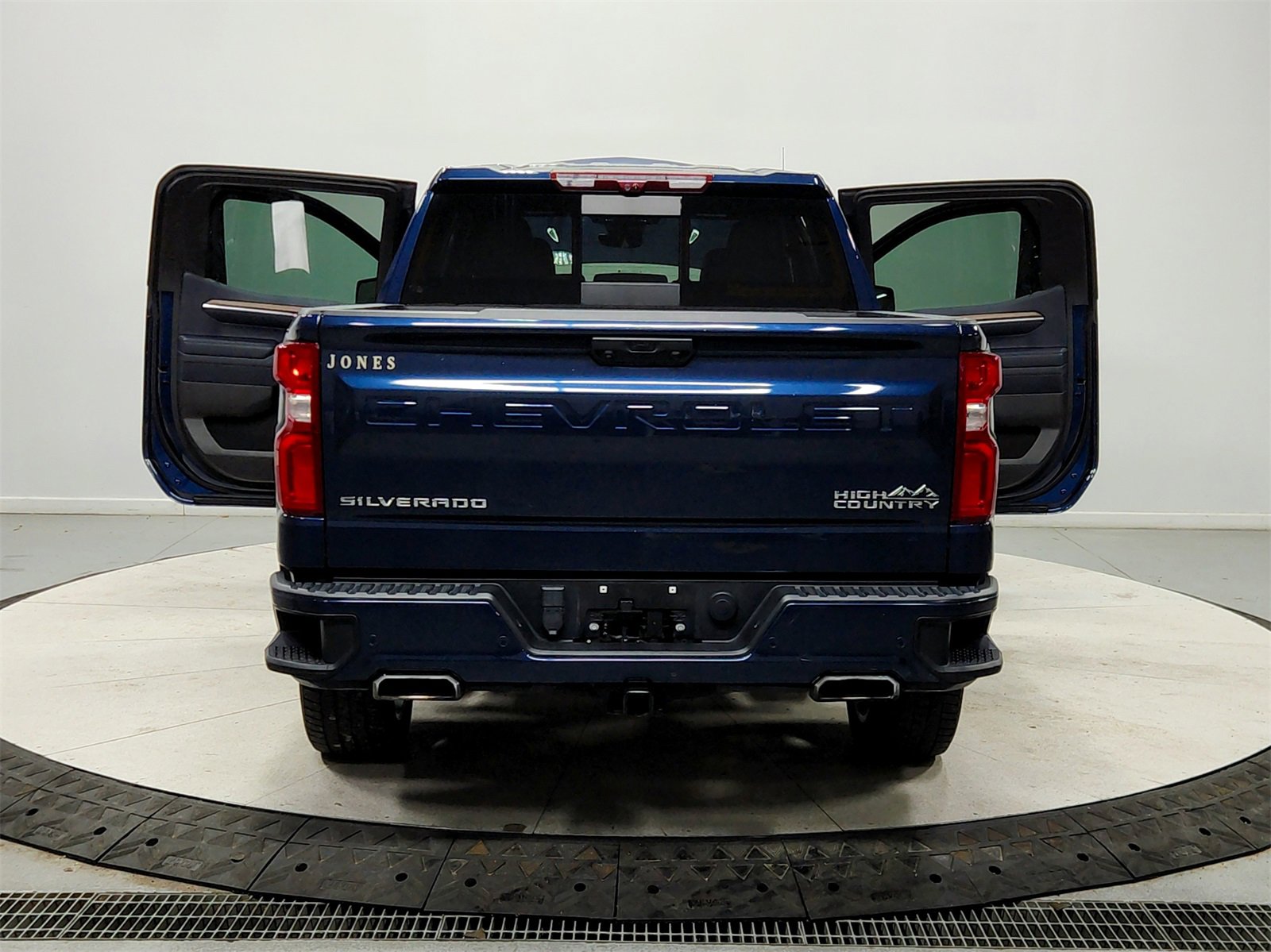 Used 2023 Chevrolet Silverado 1500 High Country w/ Technology Package image 14