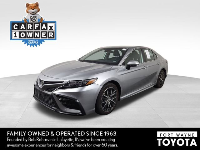 Used 2024 Toyota Camry SE image 1