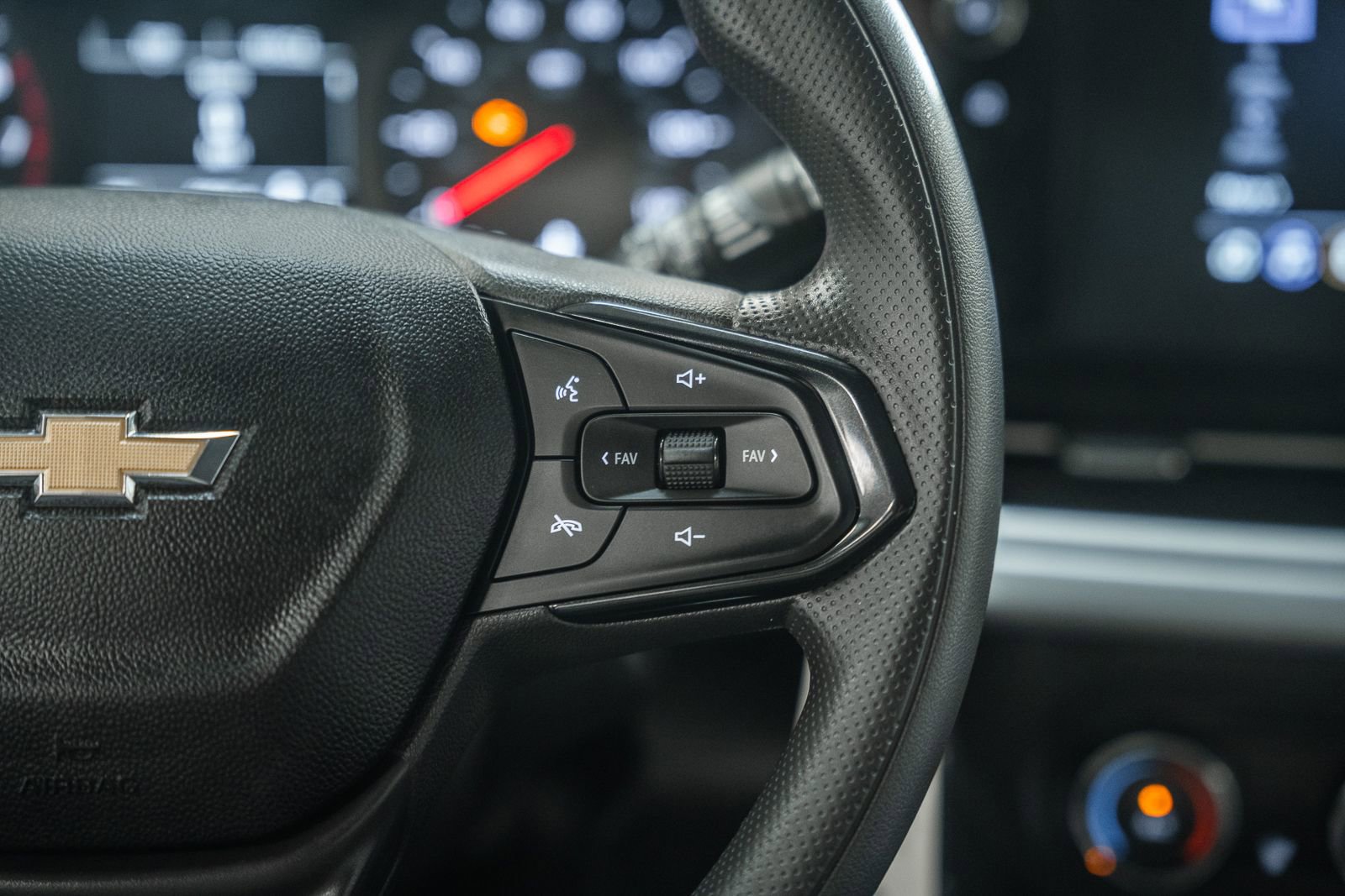 Used 2024 Chevrolet Trax LS w/ LS Convenience Package FWD image 23