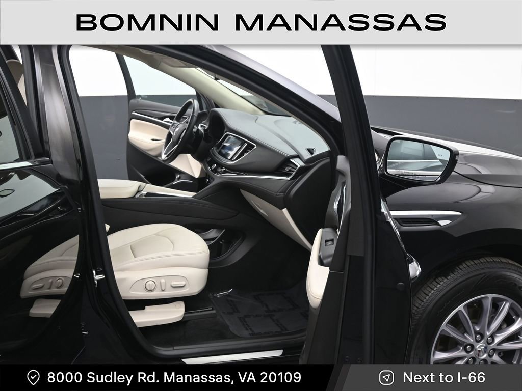 Used 2023 Buick Enclave Essence image 9