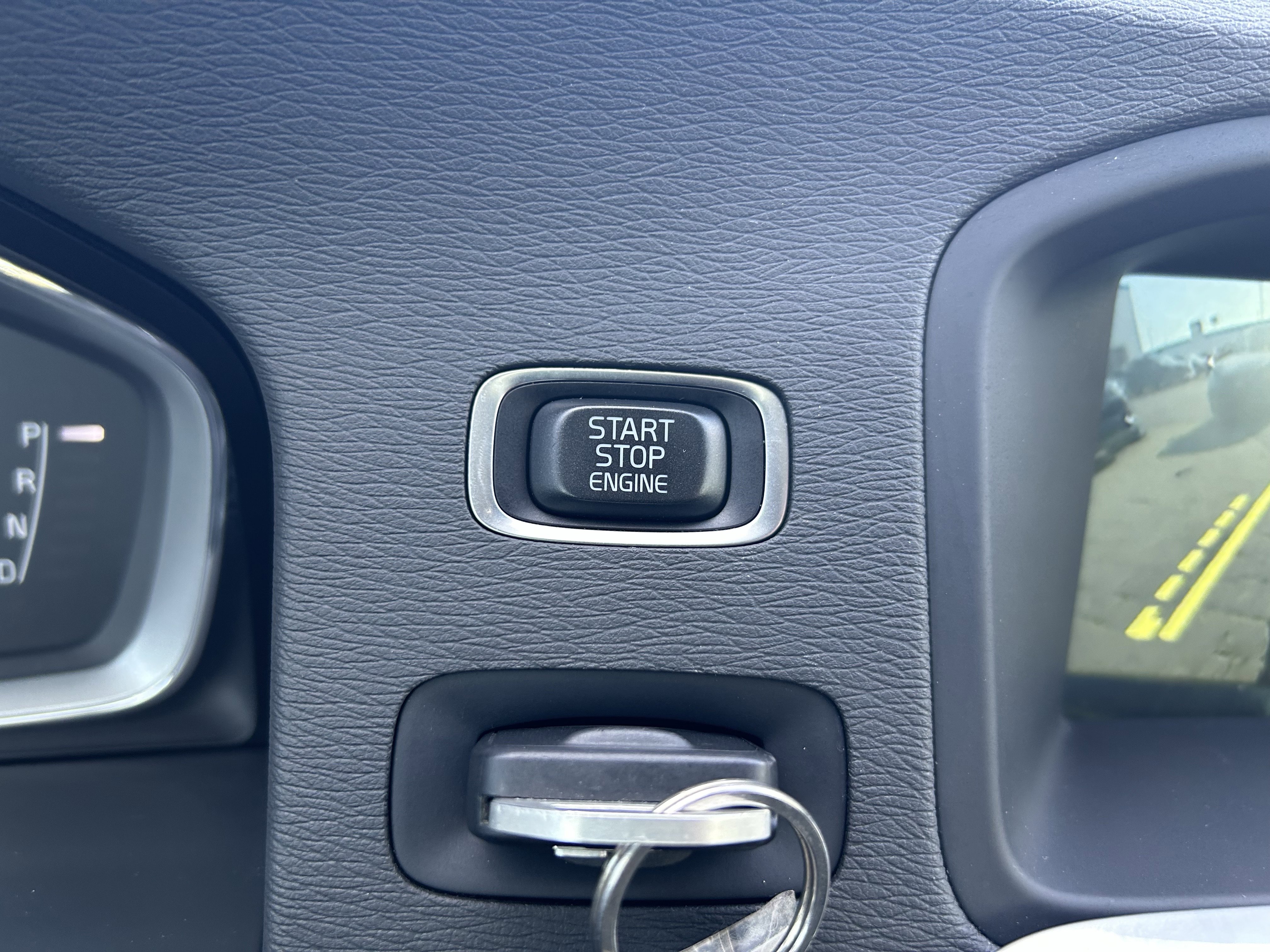 Used 2017 Volvo V60 T5 Platinum w/ Climate Package image 16