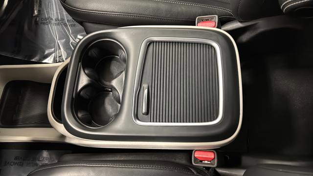 Used 2022 Chrysler Pacifica Touring-L image 19