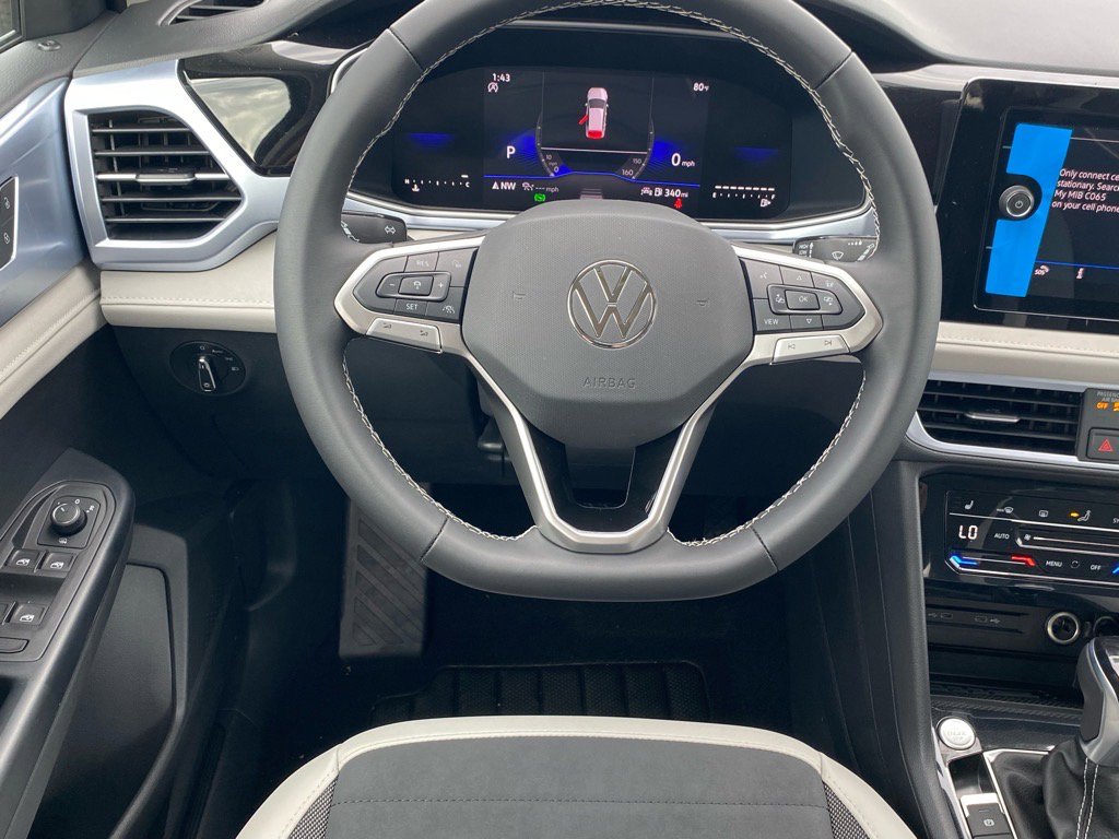 New 2025 Volkswagen Taos SE image 5