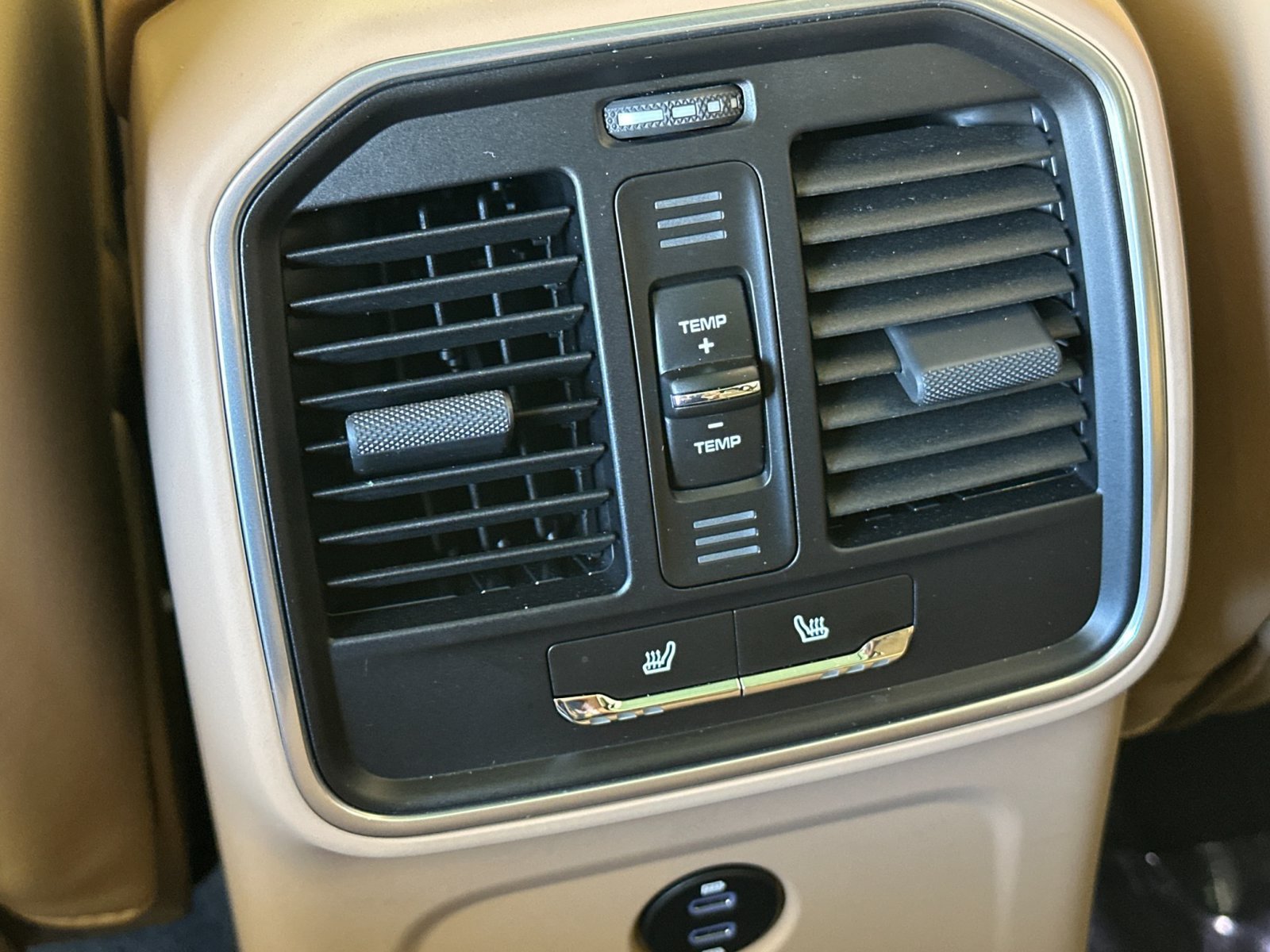Certified 2026 Porsche Macan AWD/4WD image 15