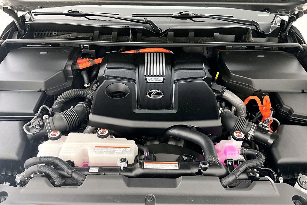 Used 2025 Lexus LX 700h F Sport image 13