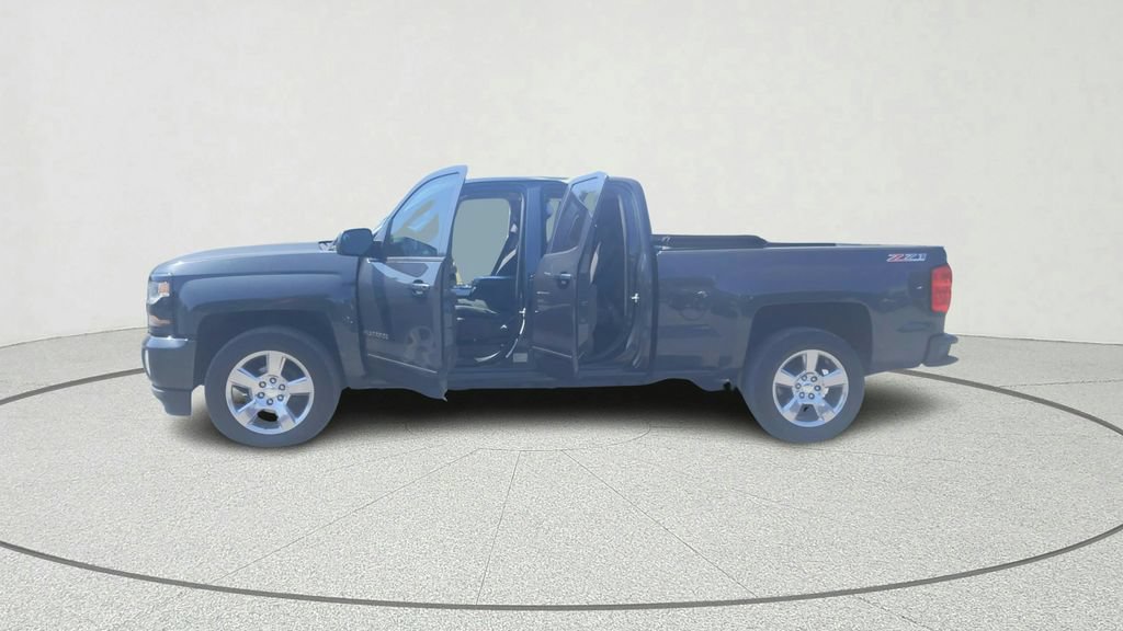 Used 2017 Chevrolet Silverado 1500 LT AWD/4WD image 11
