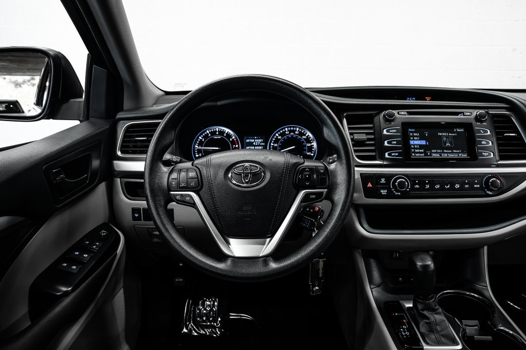 Used 2016 Toyota Highlander LE FWD image 22