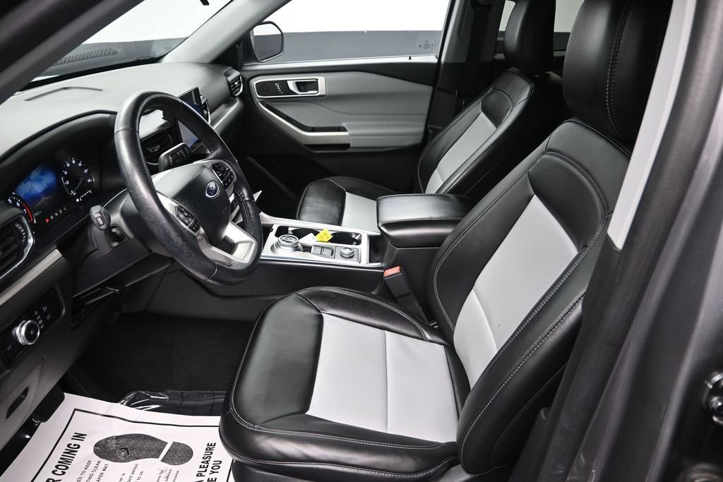 Used 2023 Ford Explorer XLT w/ Equipment Group 202A AWD/4WD image 14
