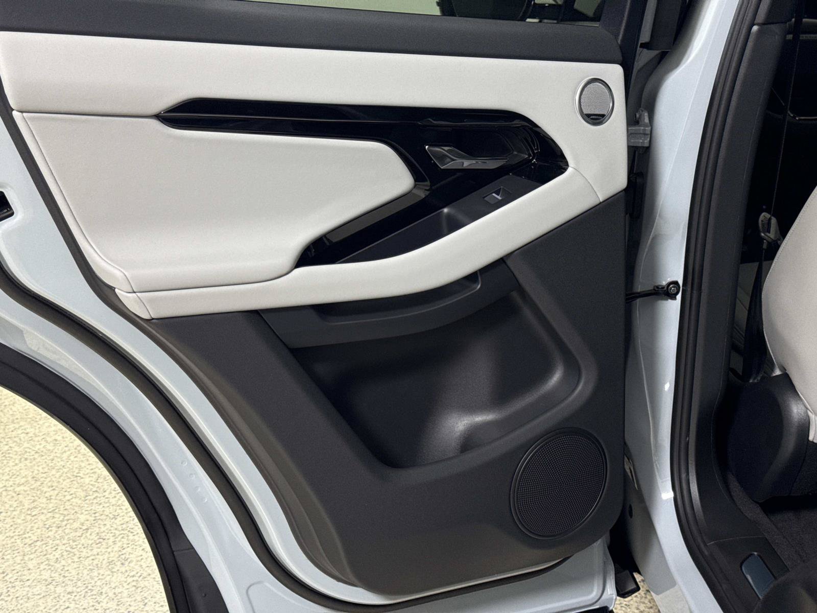 New 2026 Land Rover Range Rover Evoque S AWD/4WD image 13