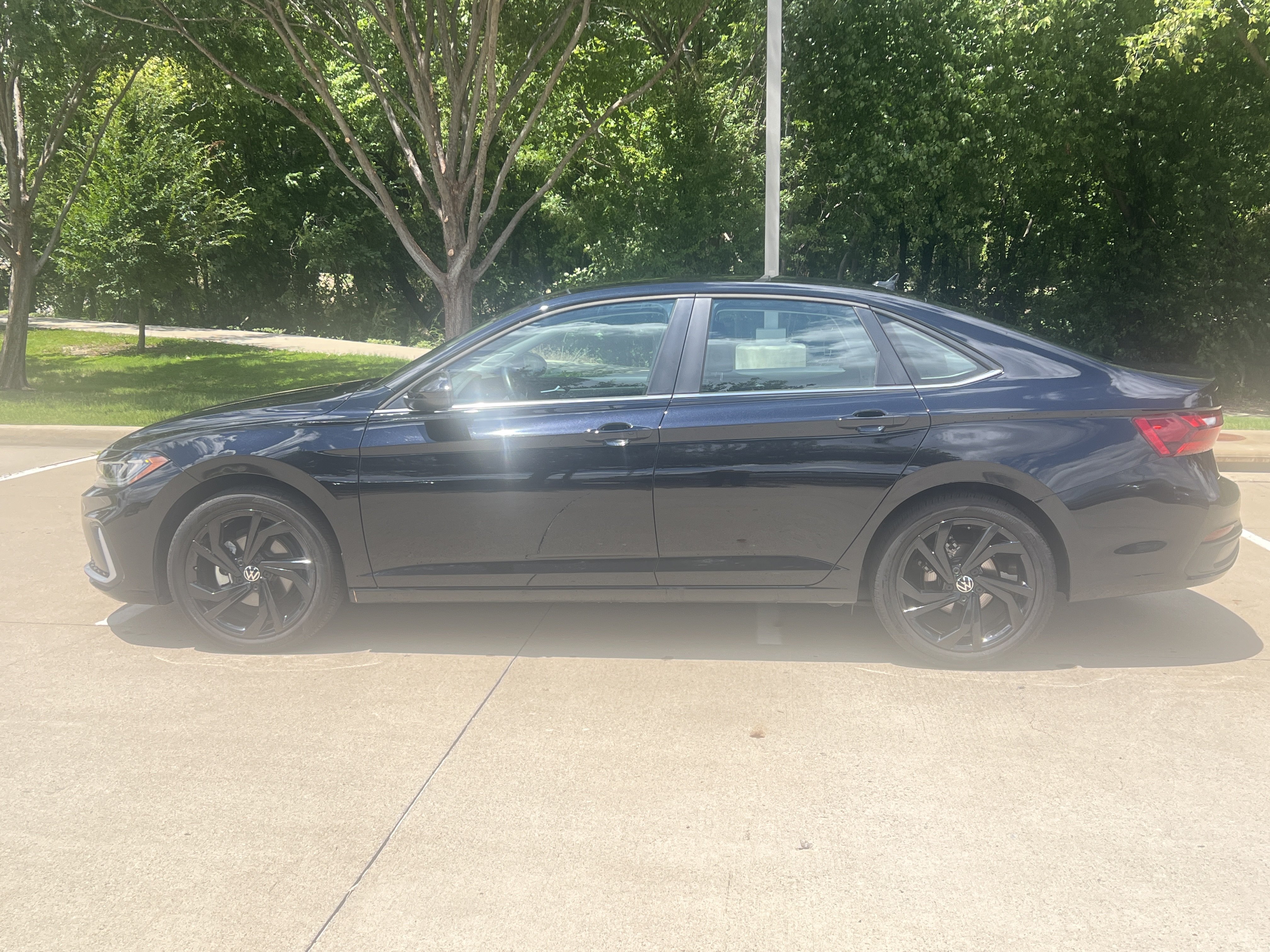 Used 2026 Volkswagen Jetta SE w/ Black Wheel Package FWD image 7