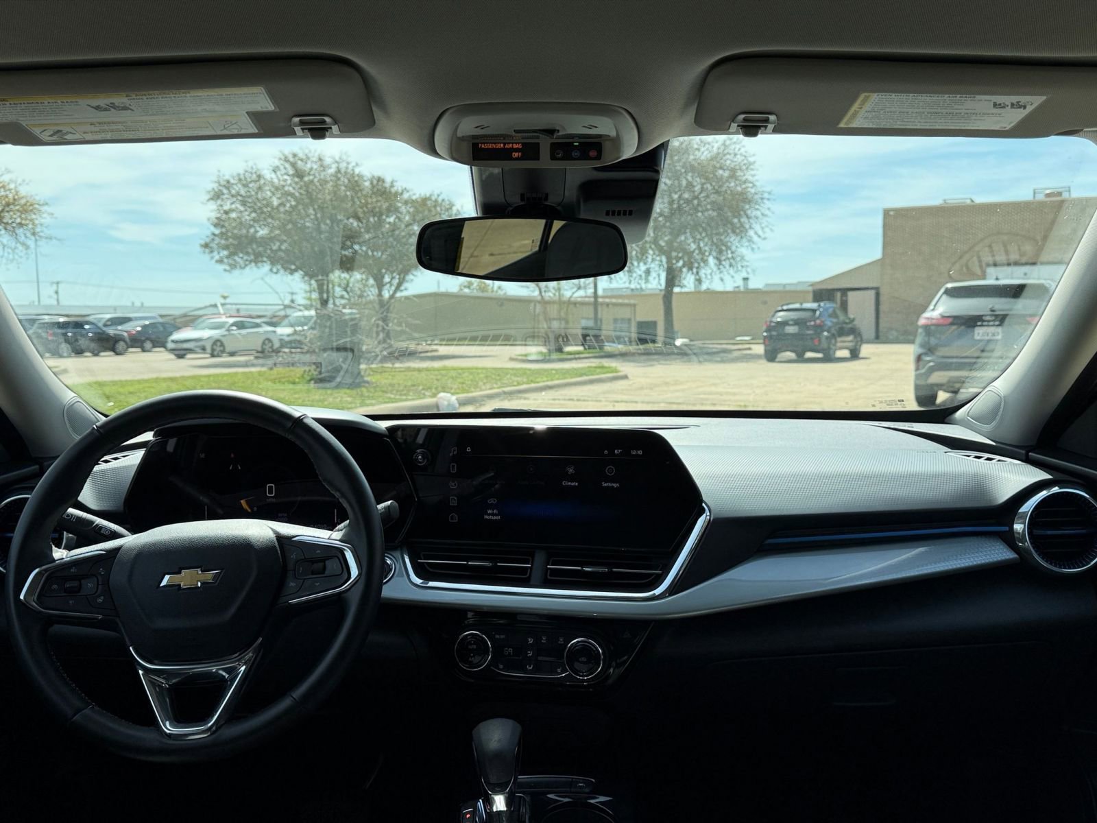 Used 2025 Chevrolet Trax LT w/ LT Convenience Package FWD image 33