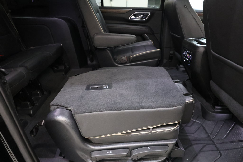 Used 2021 Chevrolet Suburban Premier w/ Premium Package RWD image 89