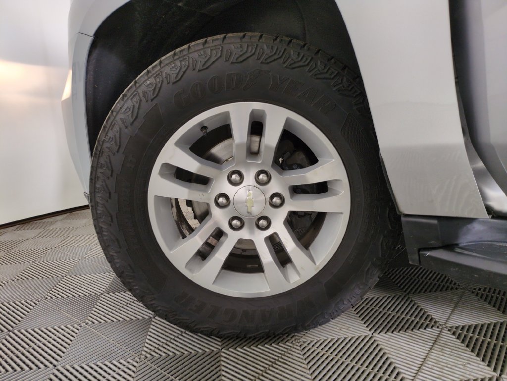 Used 2019 Chevrolet Suburban LT AWD/4WD image 33