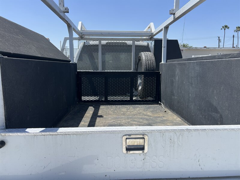 Used 2023 Ford F550 Luxury RWD image 9