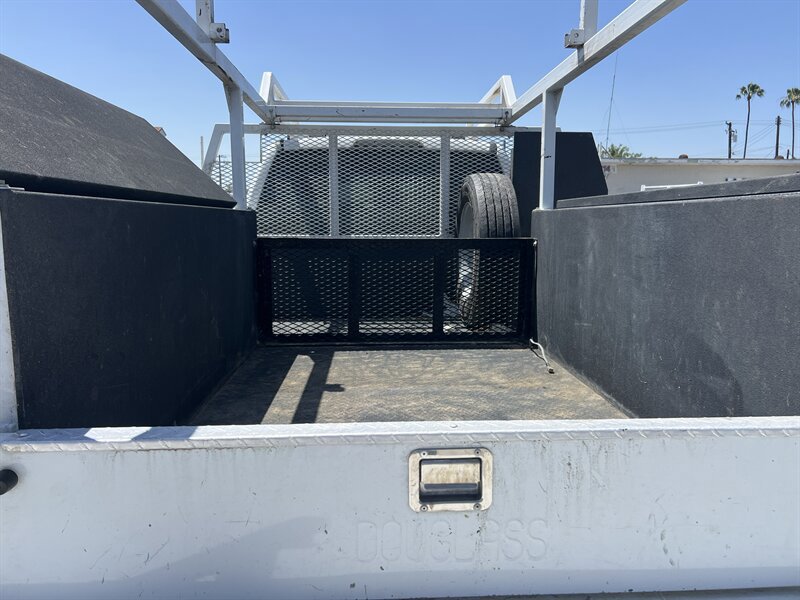 Used 2023 Ford F550 2WD Regular Cab Super Duty image 9
