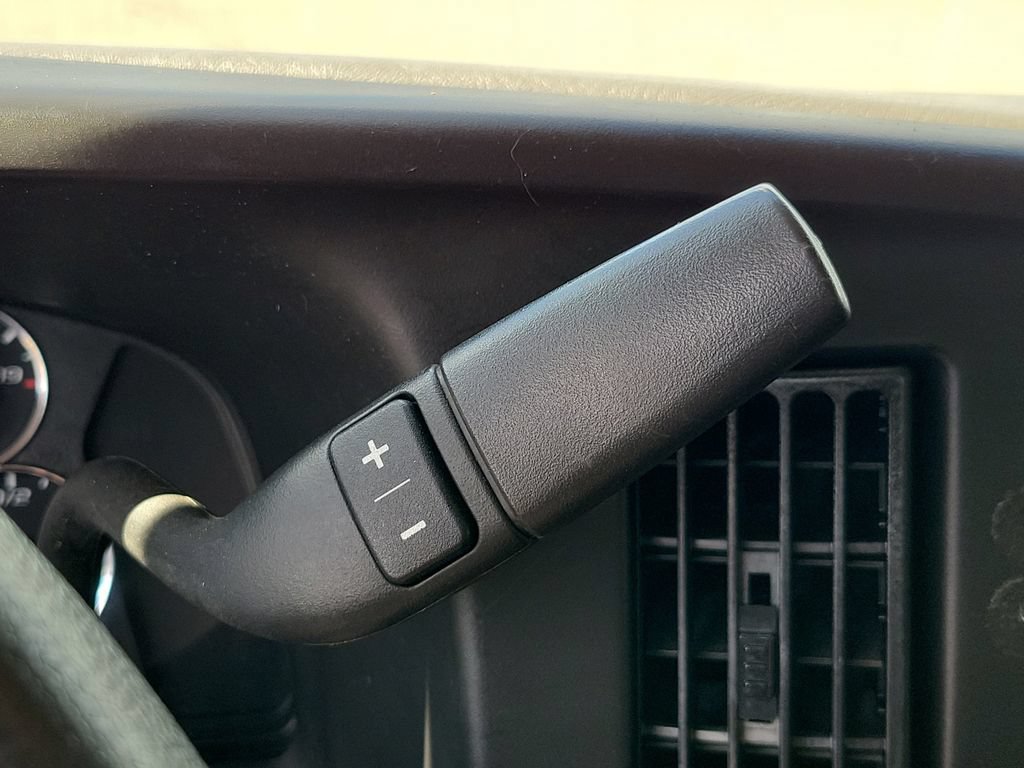 Used 2017 Chevrolet Express 2500 RWD image 17