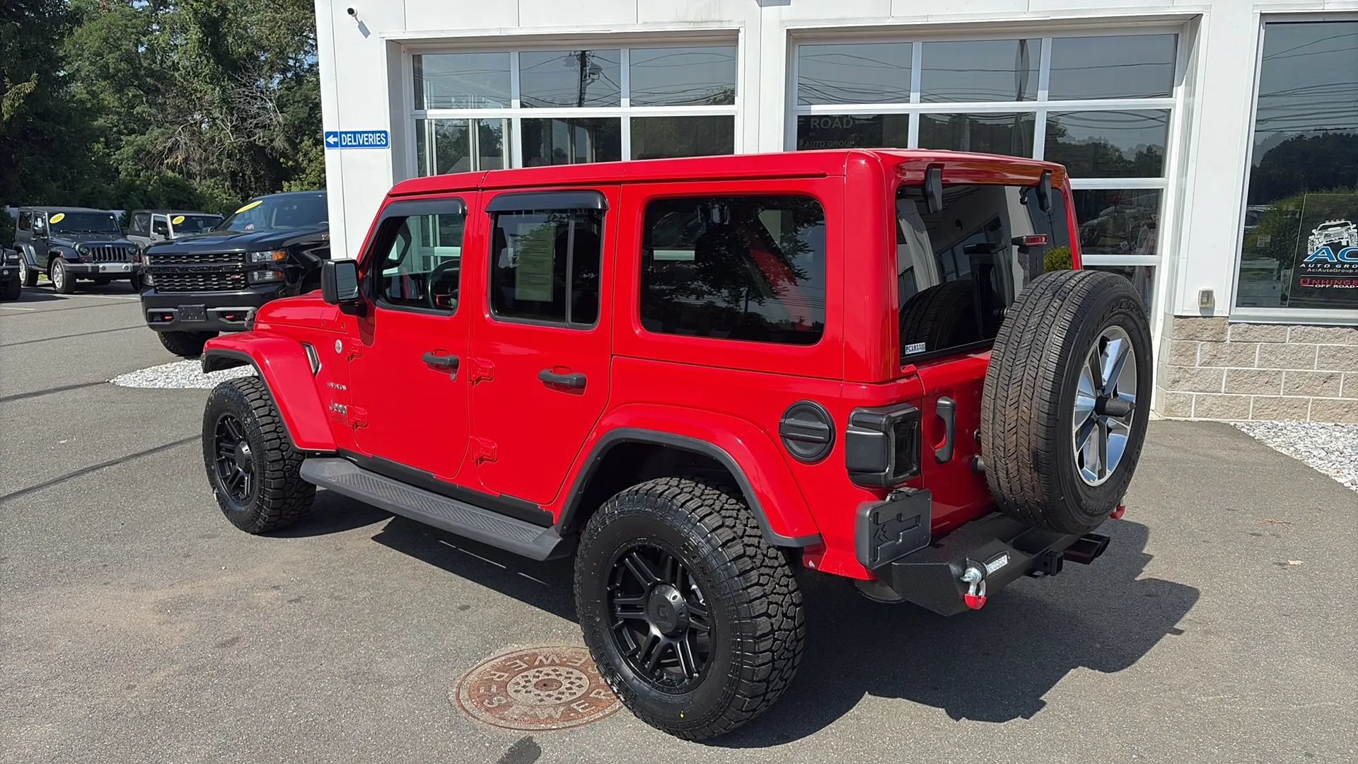Used 2021 Jeep Wrangler Unlimited Sahara w/ Uconnect 4C Nav & Sound Group AWD/4WD image 3