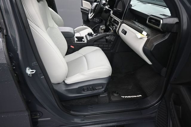 Used 2024 Toyota Tacoma Limited w/ Limited Package (LT) AWD/4WD image 14