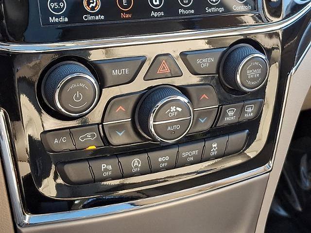 Used 2021 Jeep Grand Cherokee Limited w/ Luxury Group II AWD/4WD image 17