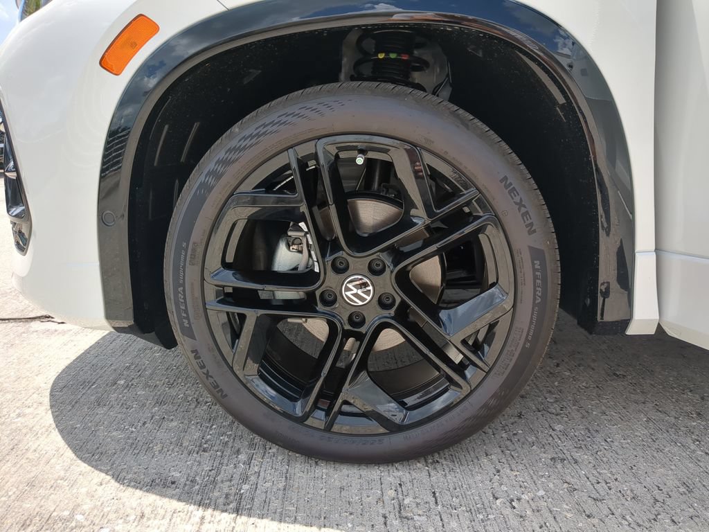 New 2026 Volkswagen Tiguan SE R-Line FWD image 32
